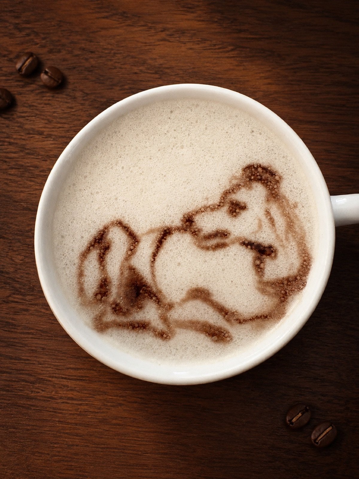 Dessin de chien sur mousse de café en latte art personnalisé